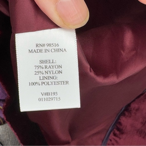 Coldwater Creek Long Velvet Jacket in Deep Red & Paisley Graphic Prints 8 EUC - Picture 17 of 17